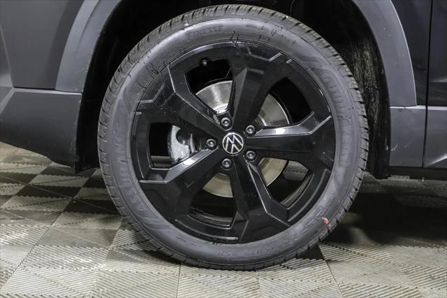 2026 Volkswagen Taos SE Black