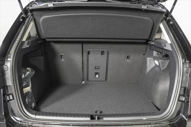 2026 Volkswagen Taos SE Black