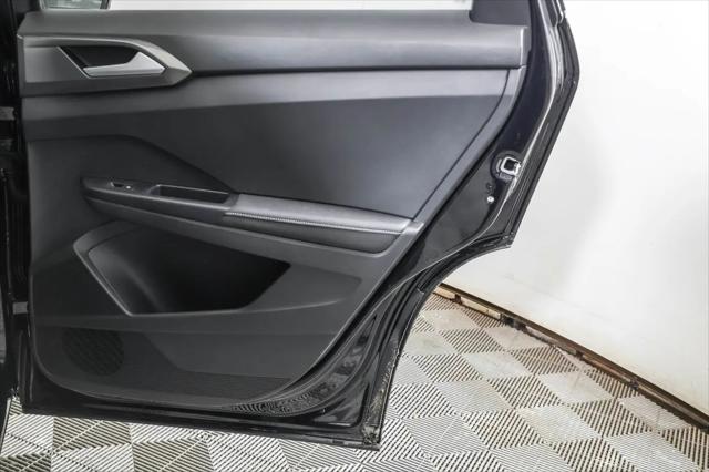 2026 Volkswagen Taos SE Black