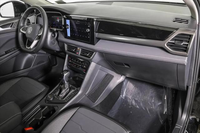 2026 Volkswagen Taos SE Black