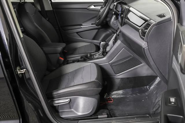2026 Volkswagen Taos SE Black