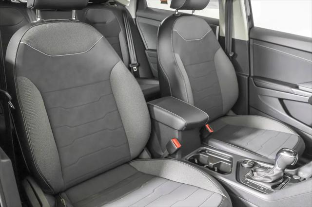 2026 Volkswagen Taos SE Black