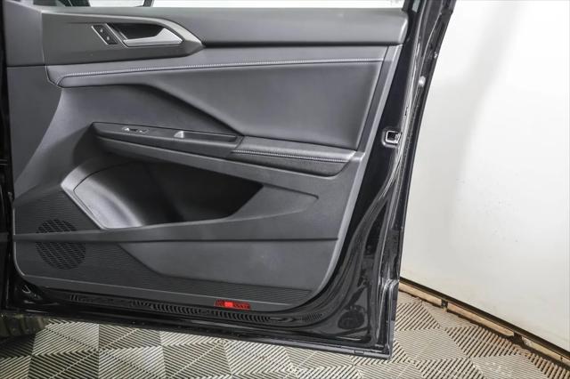 2026 Volkswagen Taos SE Black