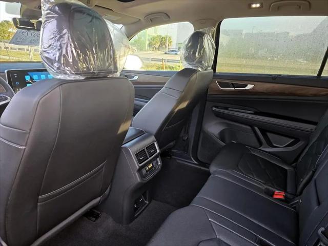 2026 Volkswagen Atlas SE with Technology