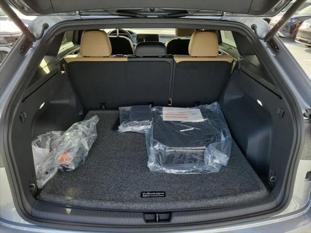 2026 Volkswagen Atlas Cross Sport SE with Technology