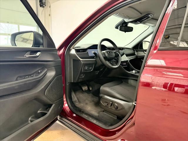 2024 Jeep Grand Cherokee Laredo 4x4