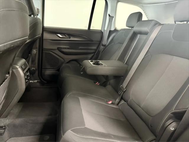 2024 Jeep Grand Cherokee Laredo 4x4