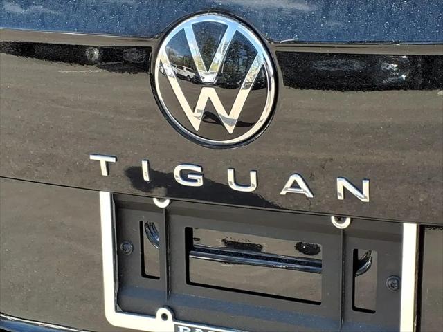 2024 Volkswagen Tiguan 2.0T SE R-Line Black
