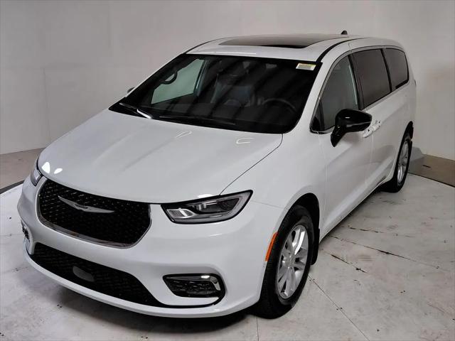 2026 Chrysler Pacifica Select AWD