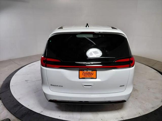 2026 Chrysler Pacifica Select AWD
