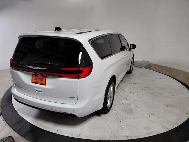 2026 Chrysler Pacifica Select AWD