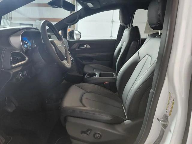 2026 Chrysler Pacifica Select AWD