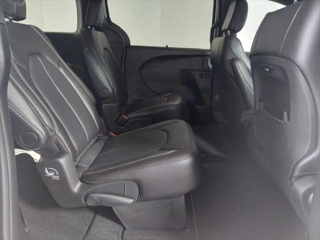 2026 Chrysler Pacifica Select AWD