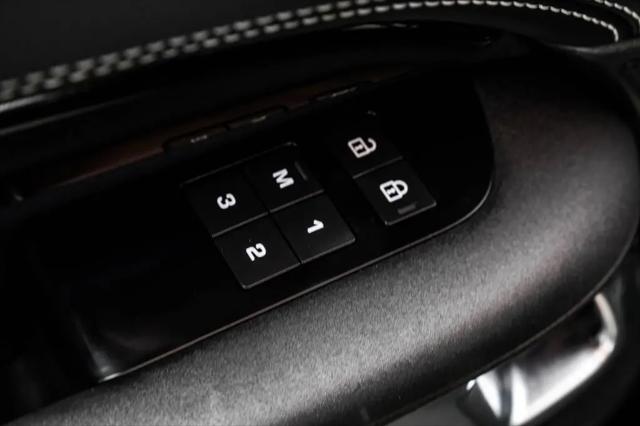 2022 Land Rover Discovery P360 HSE R-Dynamic