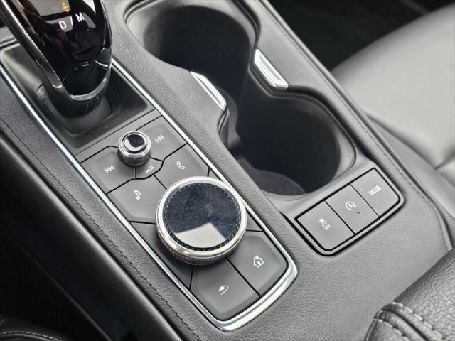 2023 Cadillac XT4 AWD Premium Luxury