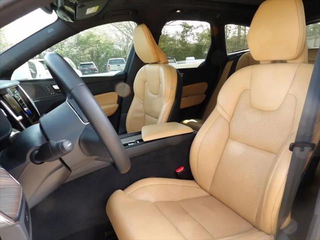 2023 Volvo XC60 B5 Ultimate Bright Theme