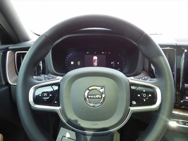 2023 Volvo XC60 B5 Ultimate Bright Theme