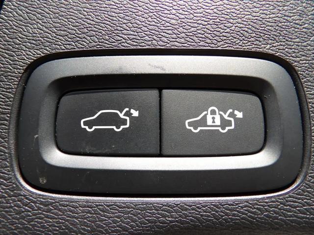 2023 Volvo XC60 B5 Ultimate Bright Theme