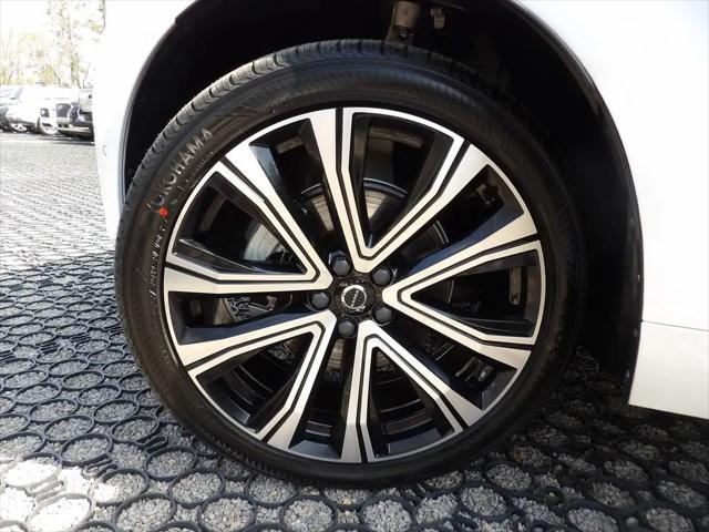 2023 Volvo XC60 B5 Ultimate Bright Theme