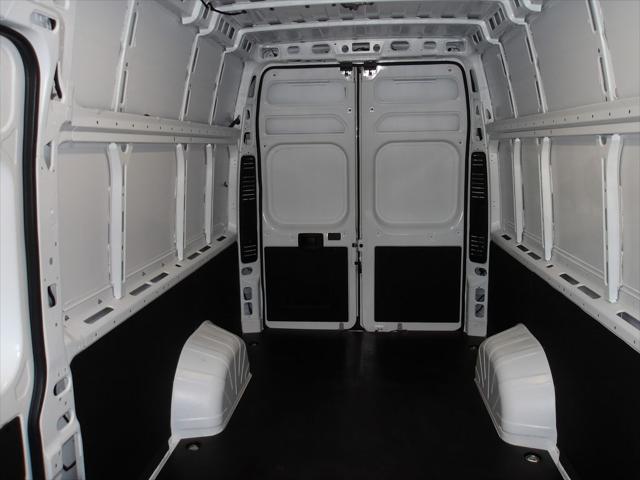 2025 Ram ProMaster Cargo Van SLT Super High Roof 159" WB EXT