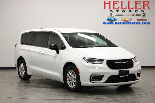 2025 Chrysler Pacifica Select for sale in Pontiac, IL