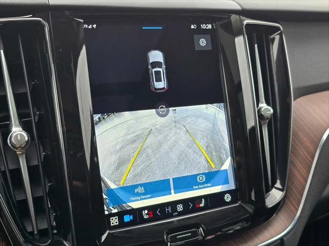 2023 Volvo XC60 B5 Plus Bright Theme