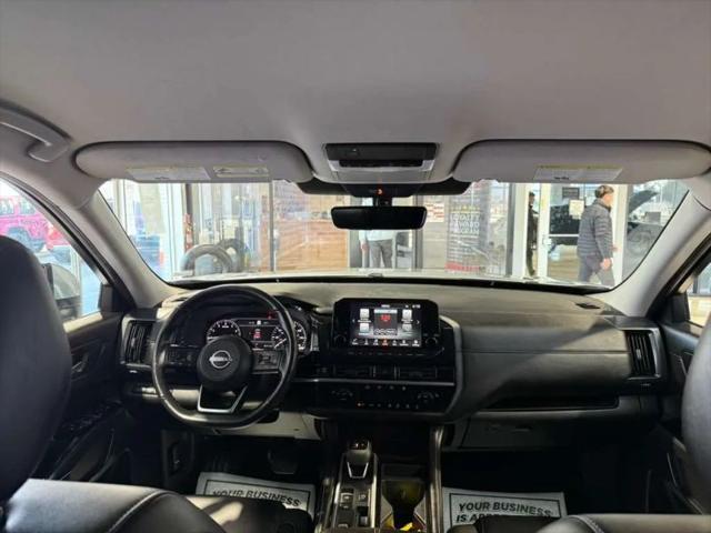 2025 Nissan Pathfinder SL FWD
