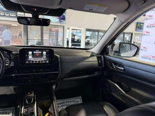 2025 Nissan Pathfinder SL FWD