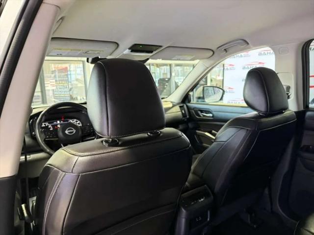 2025 Nissan Pathfinder SL FWD