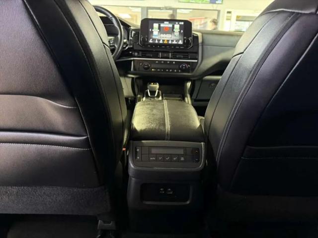 2025 Nissan Pathfinder SL FWD