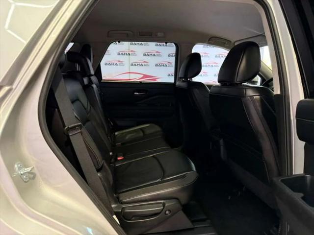 2025 Nissan Pathfinder SL FWD