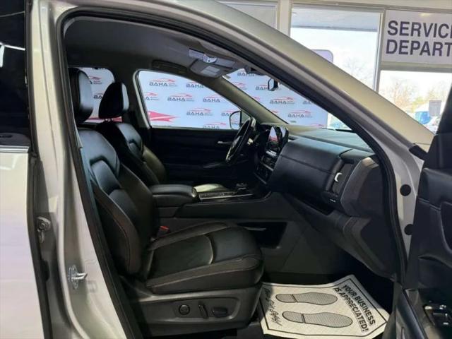 2025 Nissan Pathfinder SL FWD