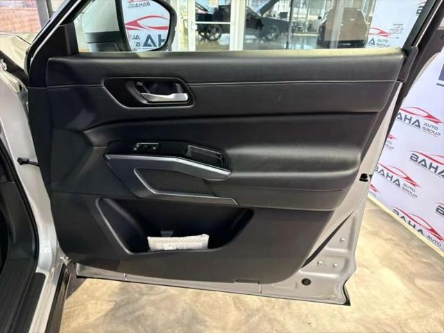 2025 Nissan Pathfinder SL FWD
