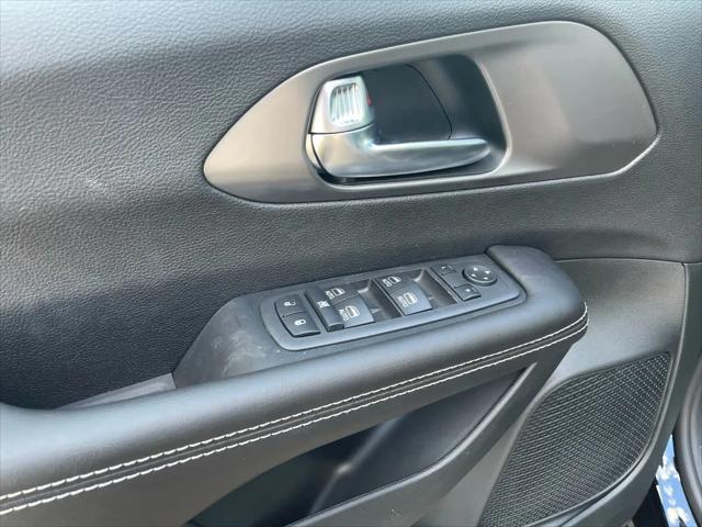 2026 Chrysler Voyager LX