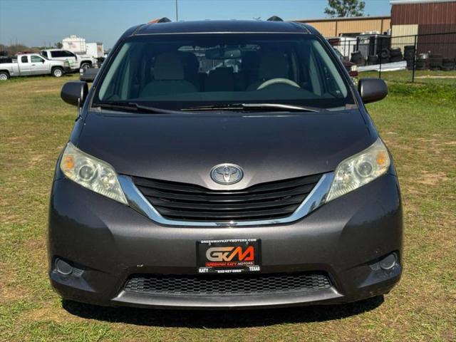 2013 Toyota Sienna LE V6 8 Passenger