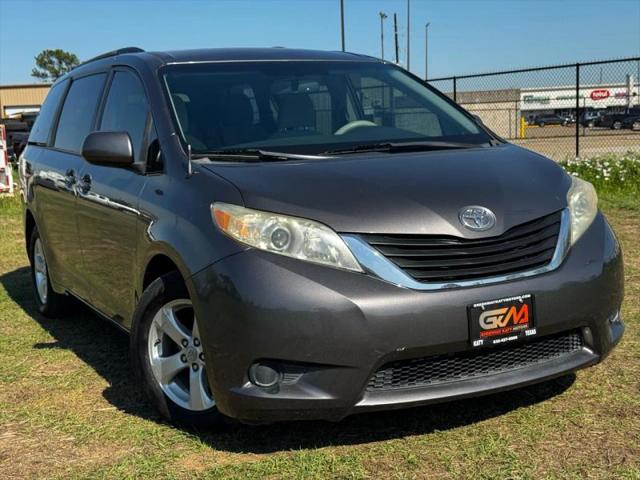 2013 Toyota Sienna LE V6 8 Passenger
