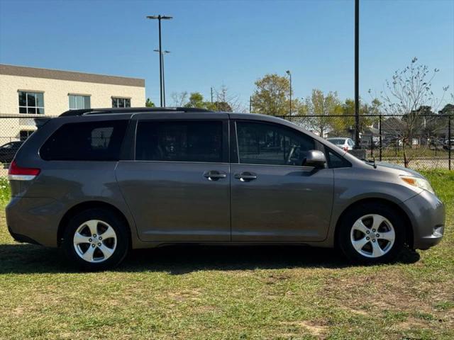 2013 Toyota Sienna LE V6 8 Passenger