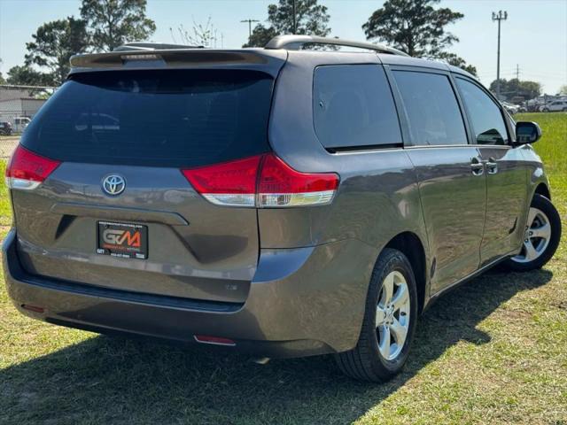 2013 Toyota Sienna LE V6 8 Passenger
