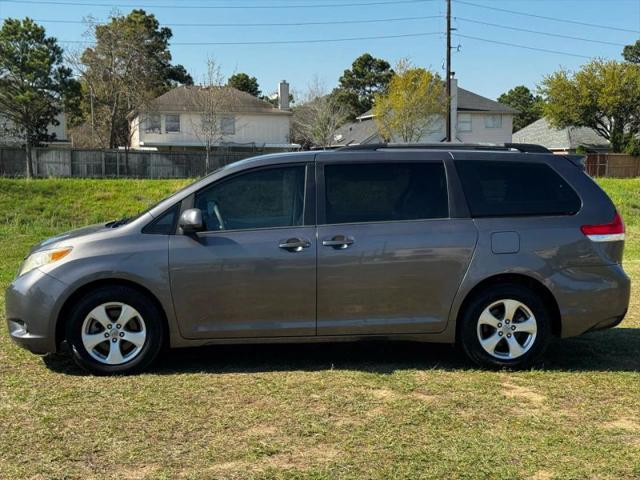 2013 Toyota Sienna LE V6 8 Passenger
