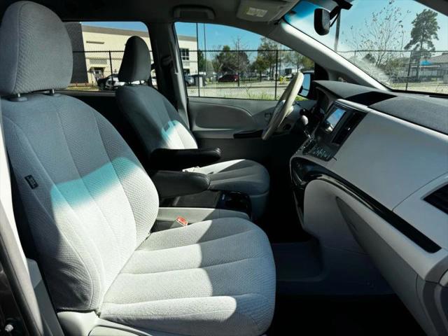 2013 Toyota Sienna LE V6 8 Passenger