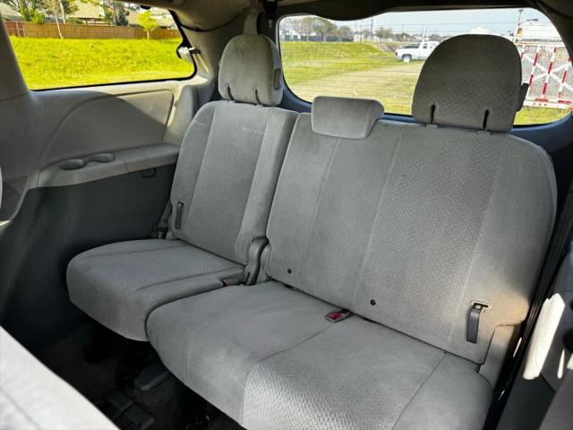 2013 Toyota Sienna LE V6 8 Passenger