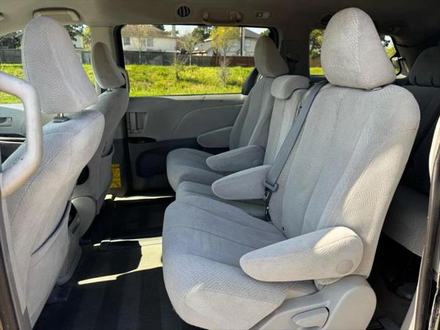 2013 Toyota Sienna LE V6 8 Passenger