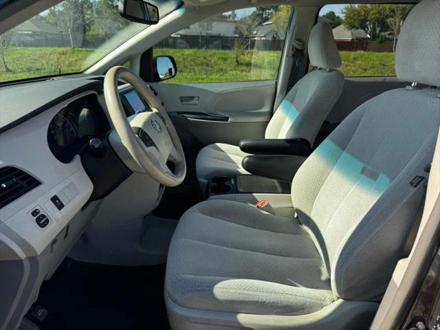 2013 Toyota Sienna LE V6 8 Passenger
