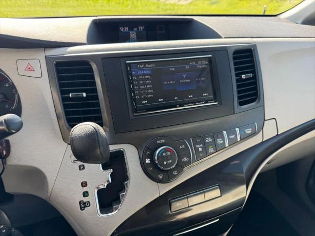 2013 Toyota Sienna LE V6 8 Passenger