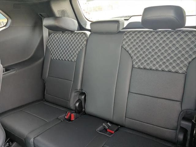 2026 GMC Acadia Denali AWD