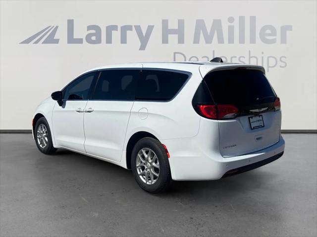 2026 Chrysler Voyager LX