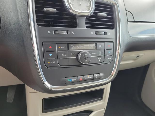 2015 Chrysler Town & Country Touring