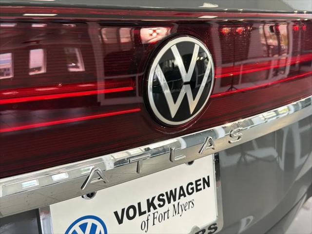 2026 Volkswagen Atlas SE with Technology