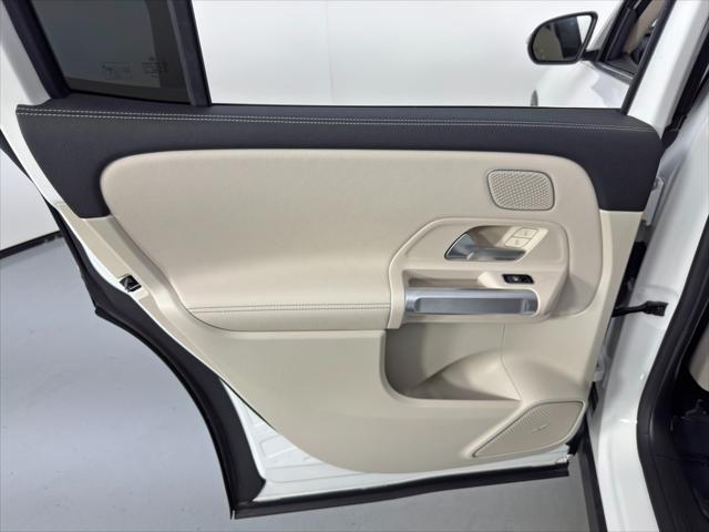 2023 Mercedes-Benz EQB 250 EQB 250+ w/ Pinnacle Package