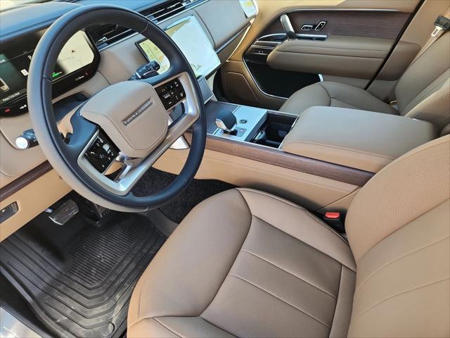 2026 Land Rover Range Rover P550e SE